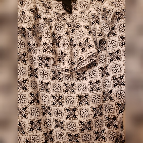 🍒WHITE HOUSE BLACK MARKET LADIES SHIRT - Picture 2 of 5